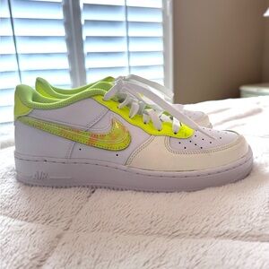 NWOT - Youth Nike Air Force 1 Low LV8 GS Acid Wash Volt/White 6.5Y